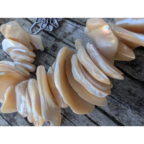 Vintage Shell & Pewter Bracelet - Picture 3 of 11